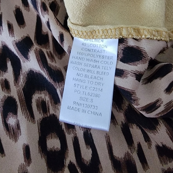 Umgee Animal Print Blouse - Picture 6 of 6